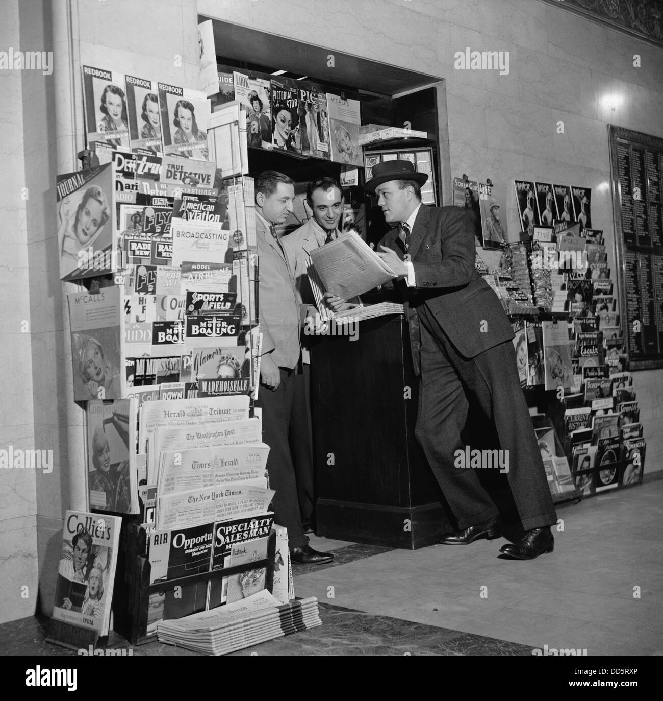 Newsstand Black and White Stock Photos & Images Alamy