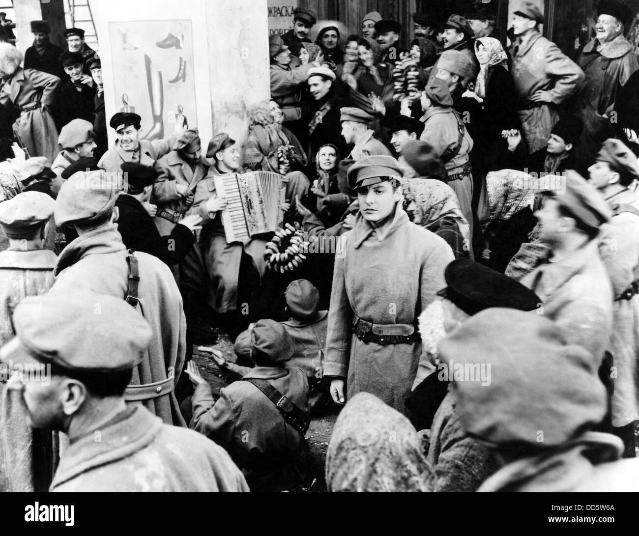 KNIGHT WITHOUT ARMOUR (1937) KNIGHT WITHOUT ARMOR (ALT) ROBERT DONAT JACQUES FEYDER (DIR) KWAR 005 MOVIESTORE COLLECTION LTD Stock Photo