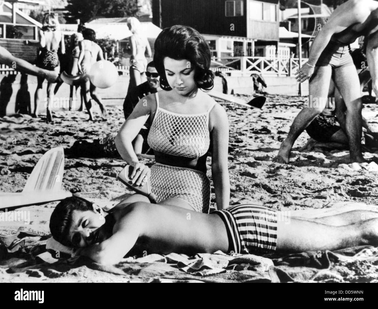 MUSCLE BEACH PARTY (1964) FRANKIE AVALON, ANNETTE FUNICELLO, WILLIAM ASHER  (DIR), MUSC 001 MOVIESTORE COLLECTION LTD Stock Photo - Alamy