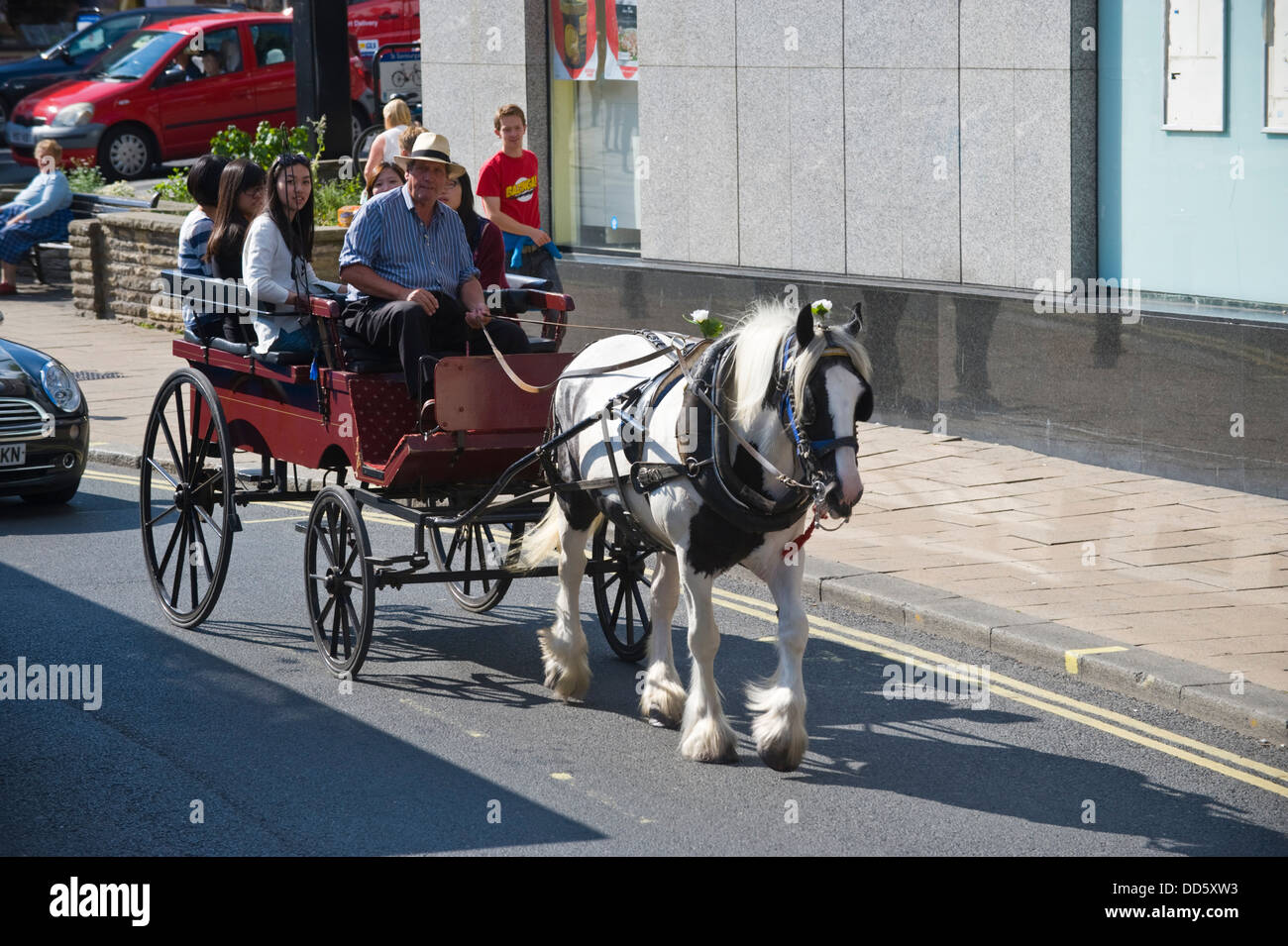 Horse drawn carriage in streets hi-res stock photography and images - Alamy