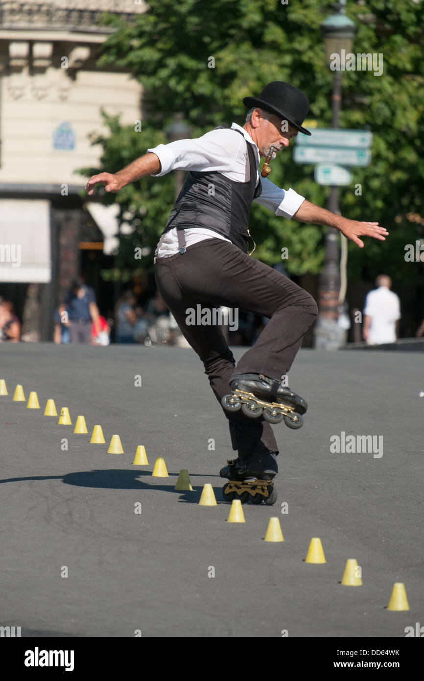 Rollerblade paris hi-res stock photography and images - Alamy