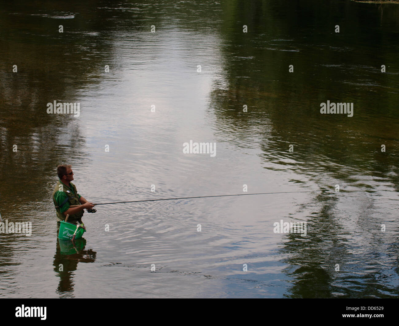 Man fishing in the River Avon, Fordingbridge, New Forest, Hampshire Stock Photo: 59757329 - Alamy