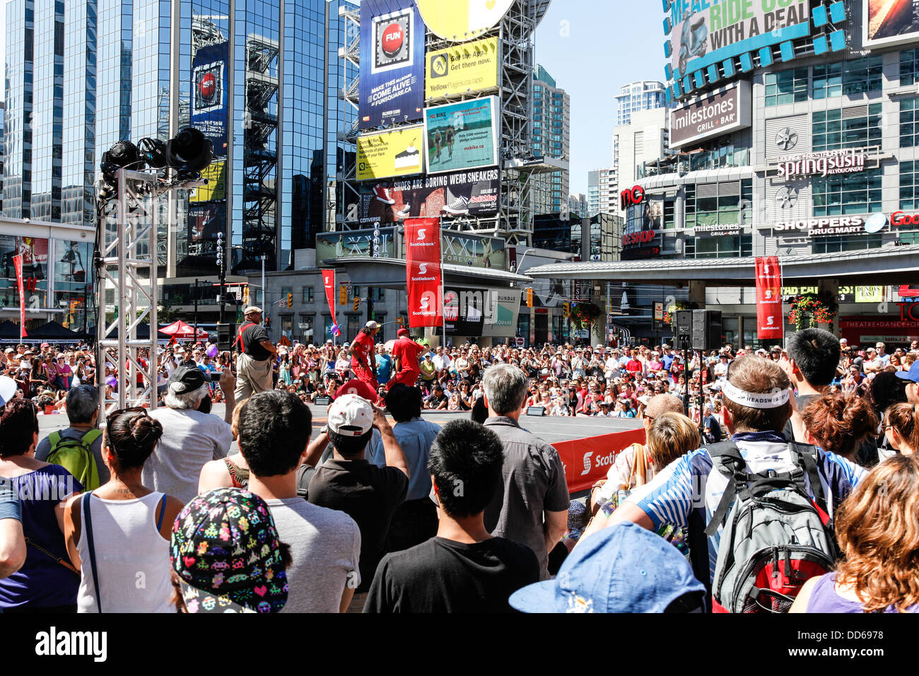 Toronto International Street Performers Festival, Busker Fest, in Toronto, Ontario. Canada, on Yonge Street and Dundas Square Stock Photo