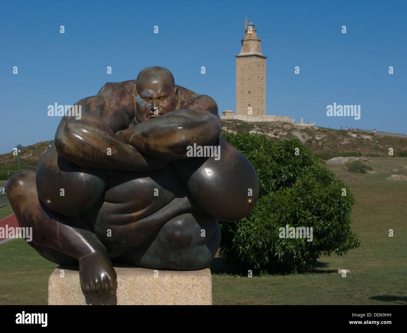 GUARDIAN BRONZE SCULPTURE (©RAMON CONDE 1994) HERCULES TOWER LA CORUNA GALICIA SPAIN Stock Photo