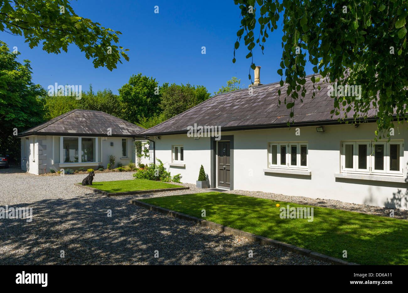 House bungalow exterior with separate home office in the garden Stock Photo
