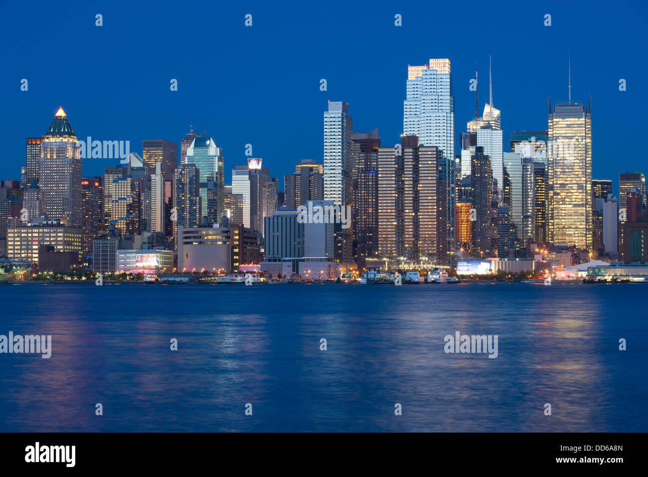 MIDTOWN SKYLINE HUDSON RIVER MANHATTAN NEW YORK CITY USA Stock Photo ...