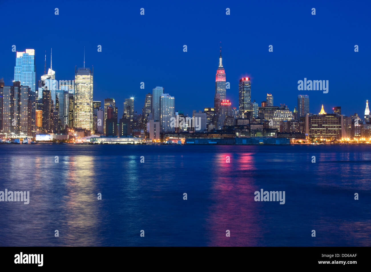 MIDTOWN SKYLINE HUDSON RIVER MANHATTAN NEW YORK CITY USA Stock Photo ...