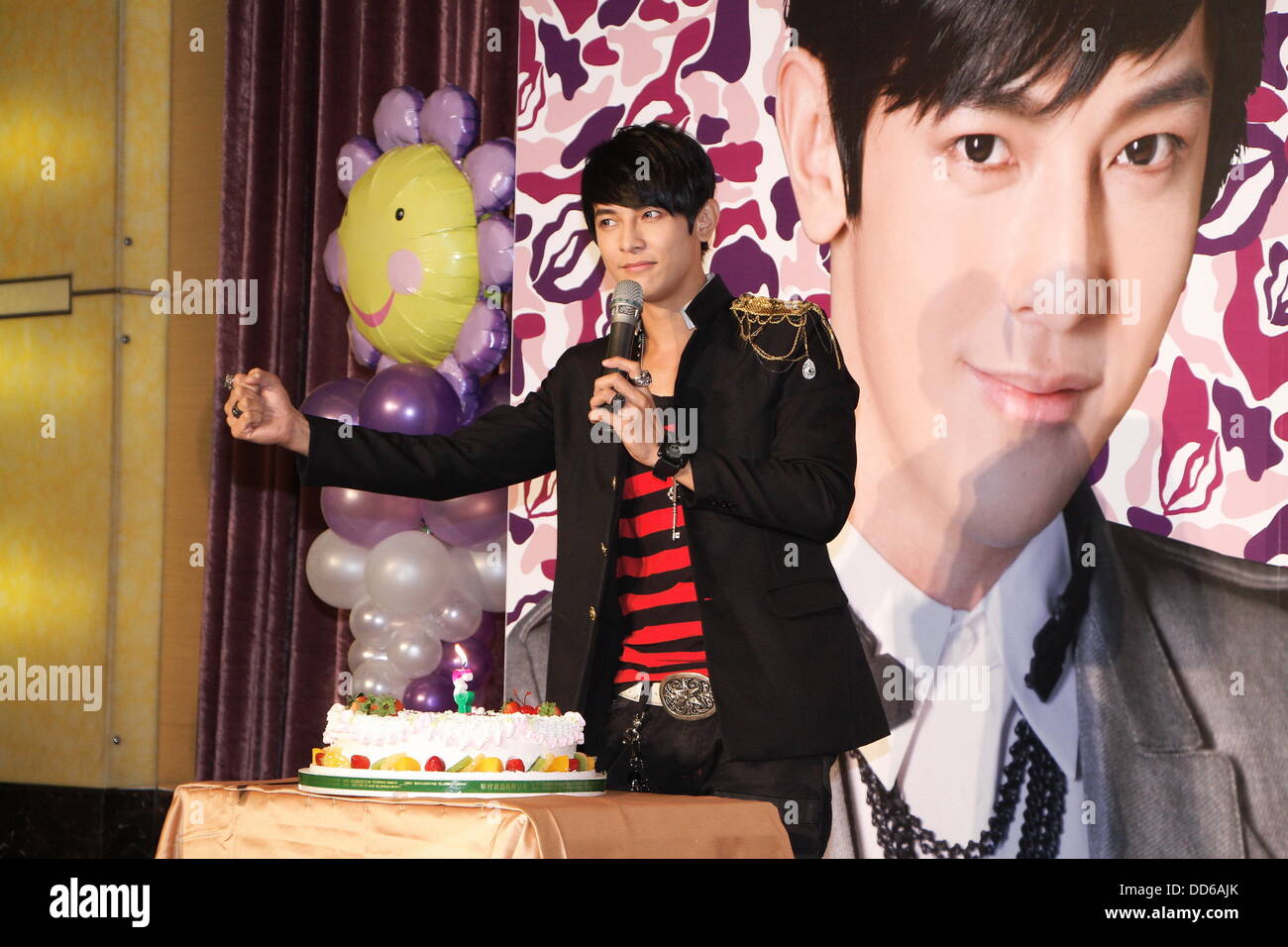 Actor Jiro Wang celebrates his 31th birthday with fans in Taipei,China