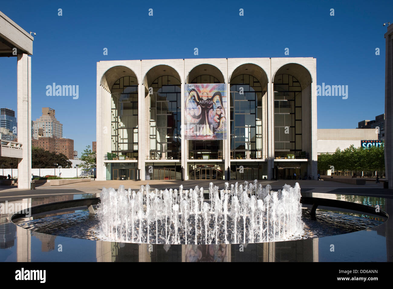 Revson fountain hi-res stock photography and images - Alamy