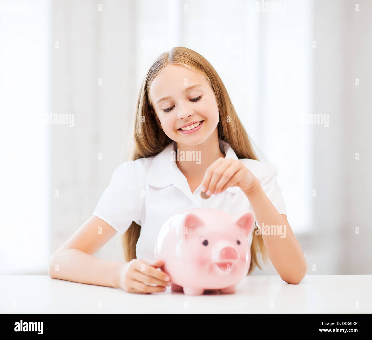 child with piggy bank Stock Photo - Alamy