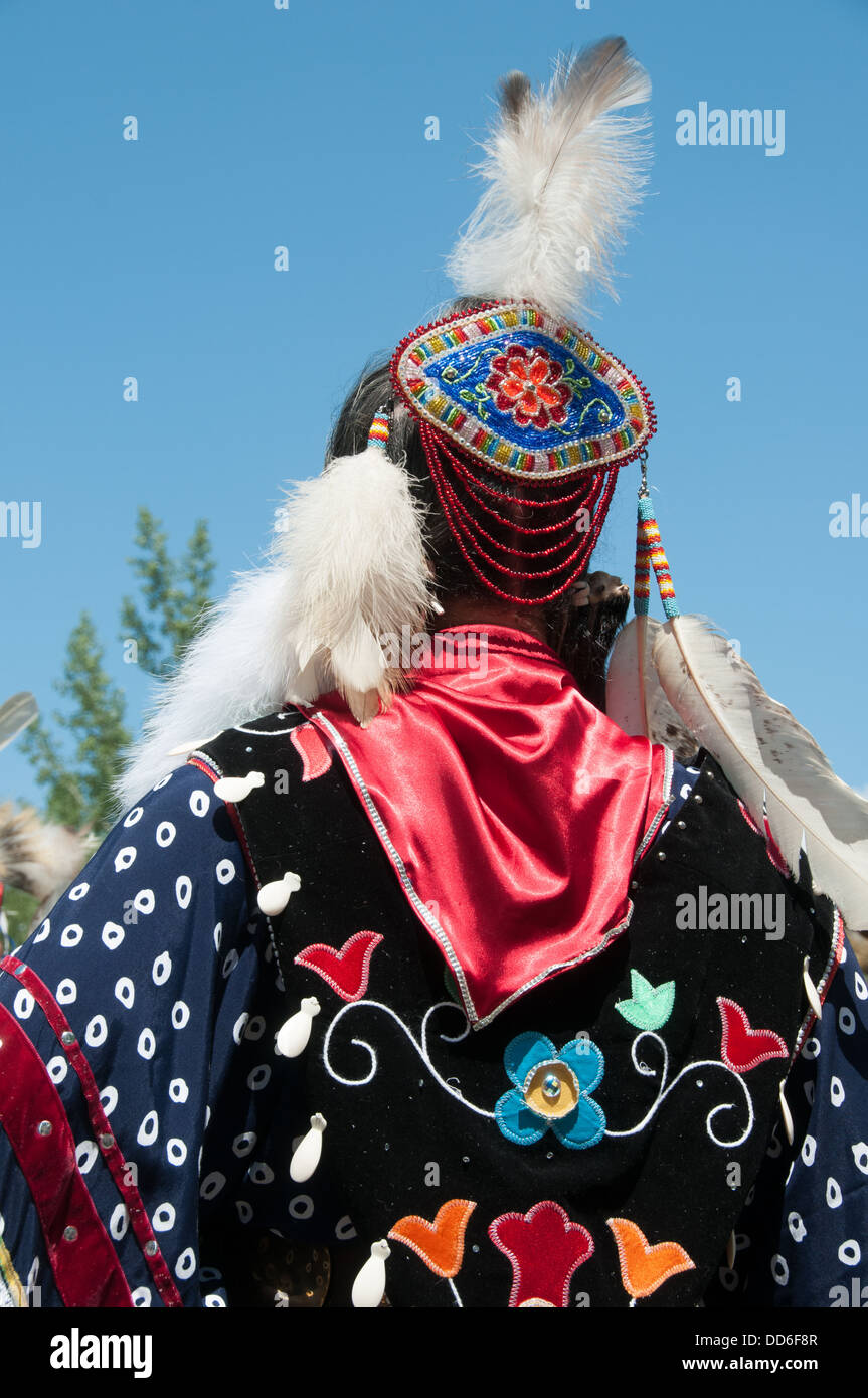 Native canadian headdress hires stock photography and images Alamy