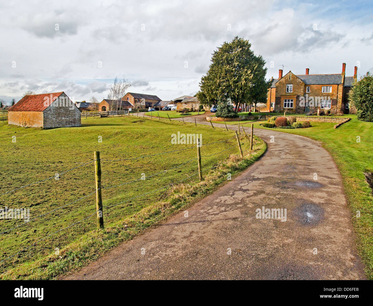 Country House in country lane Moulton Northamptonshire Stock Photo Alamy