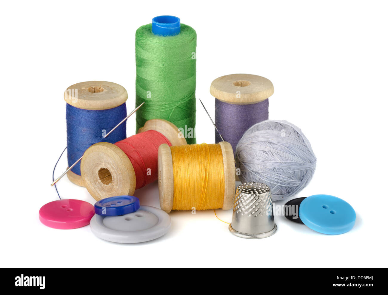 Needle and thread and buttons hi-res stock photography and images - Alamy