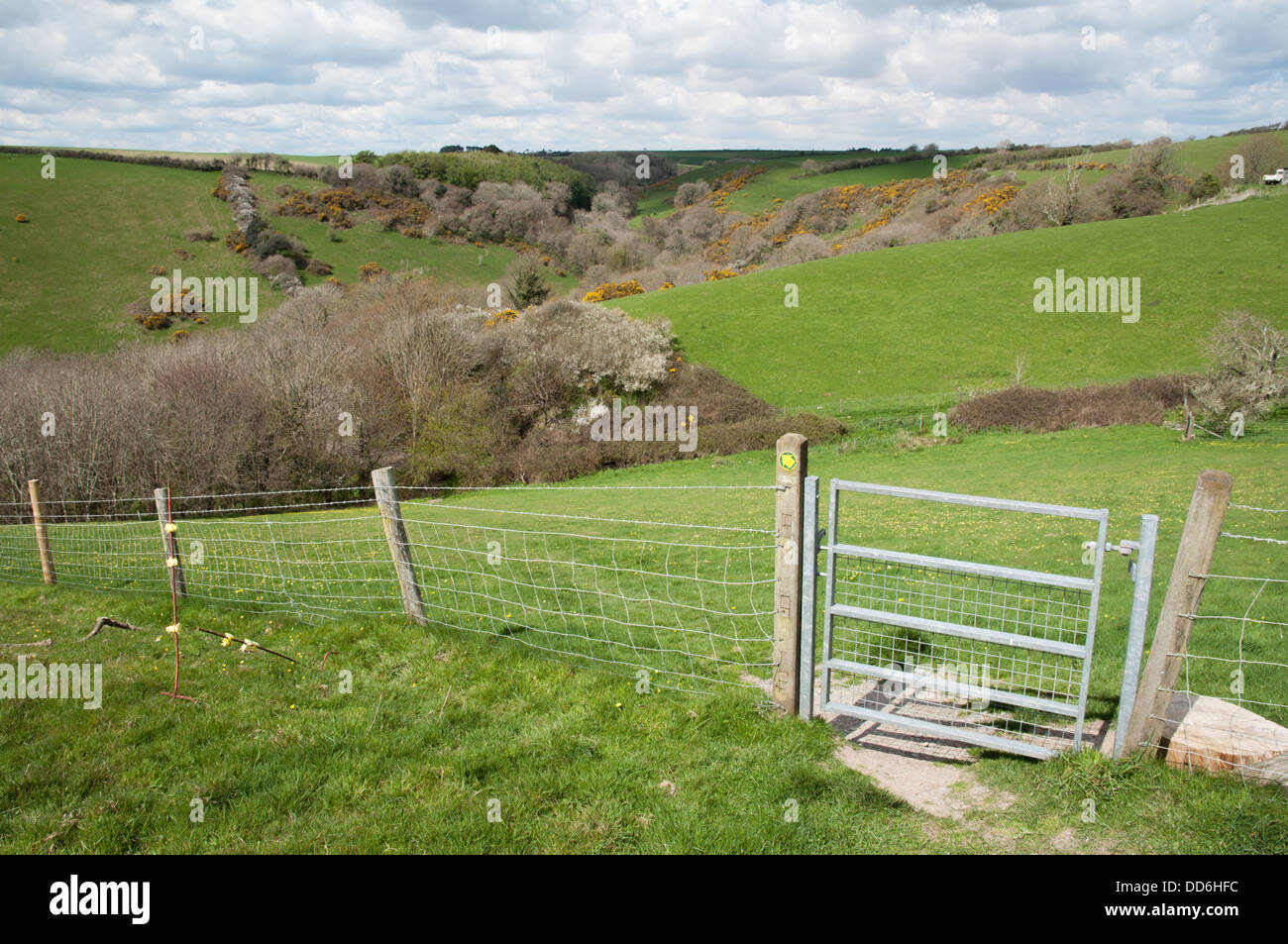 Footpath view hi-res stock photography and images - Alamy