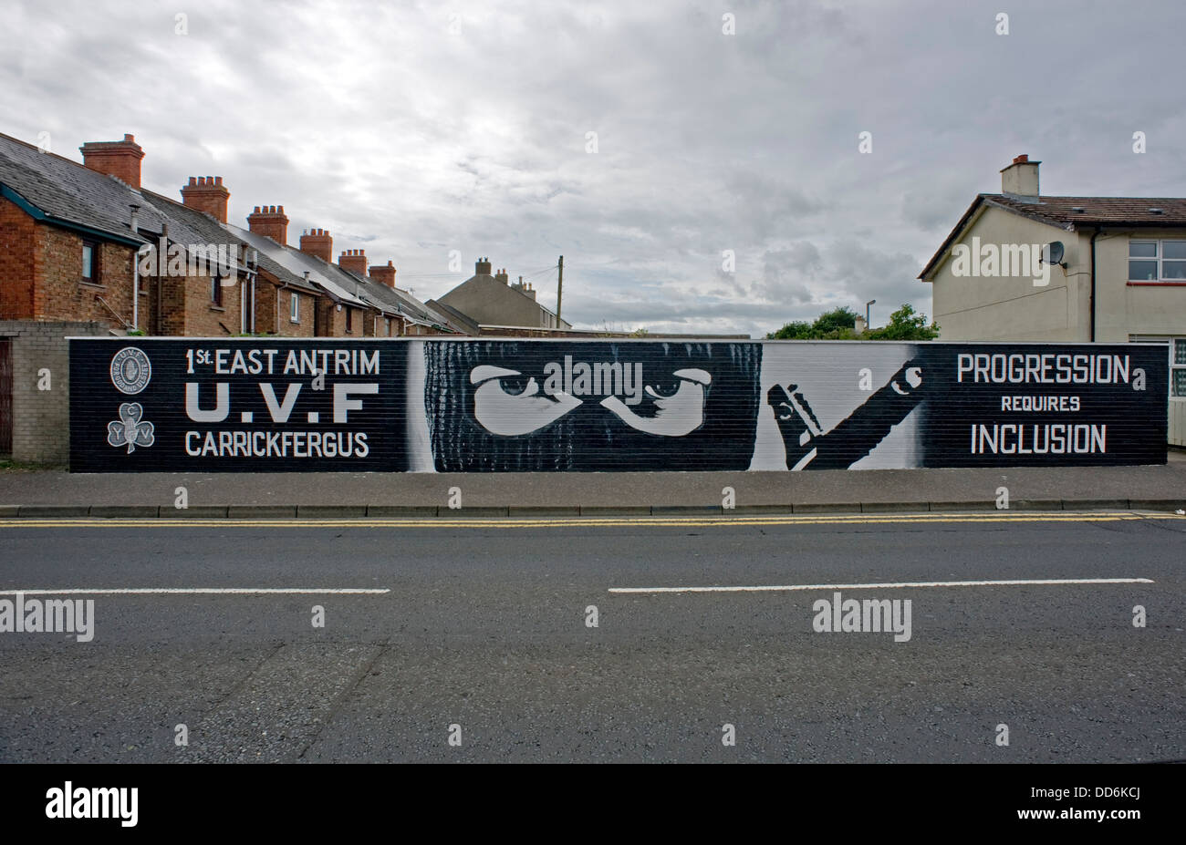 Paramilitary mural on Davys Street, Carrickfergus, Northern Ireland Stock Photo