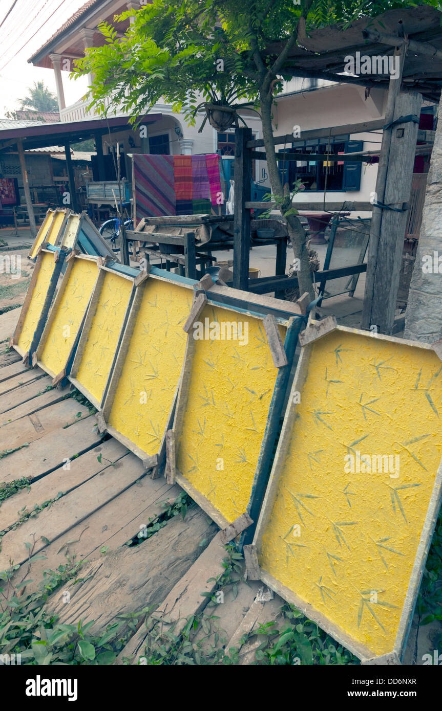 Elk2091542v Laos, Luang Prabang, Ban Xang Khong, rice paper making