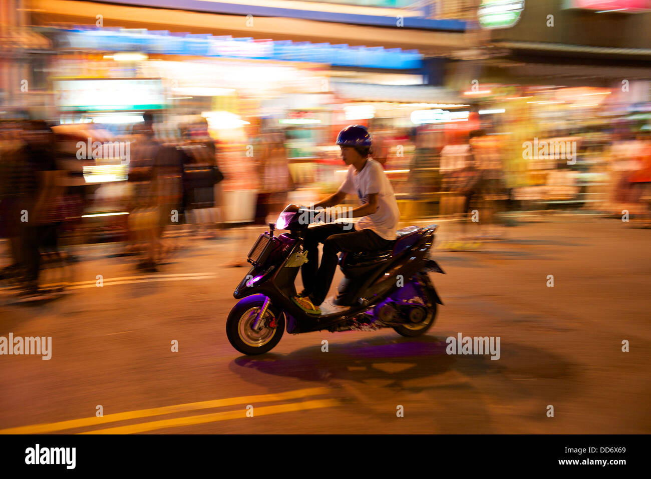 Mopeds are a popular mode of transport in Taiwan Stock Photo - Alamy