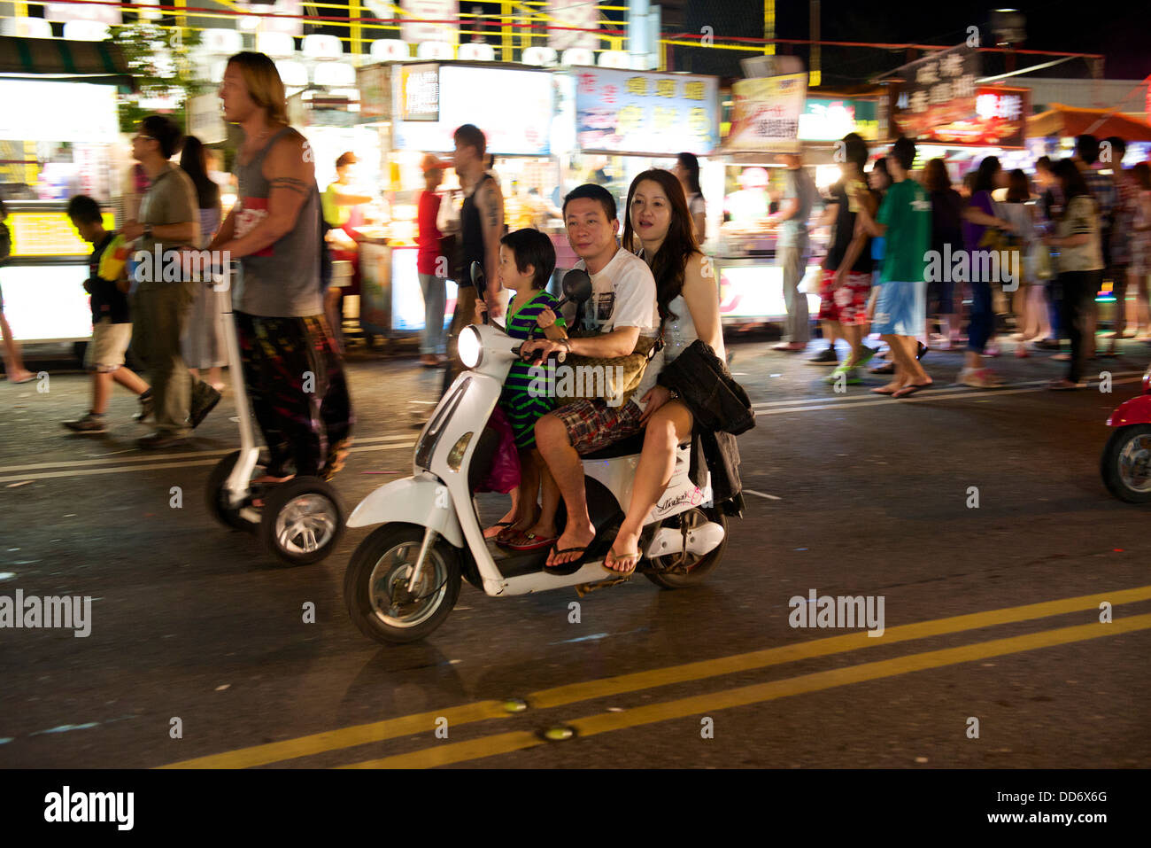 Mopeds are a popular mode of transport in Taiwan Stock Photo - Alamy