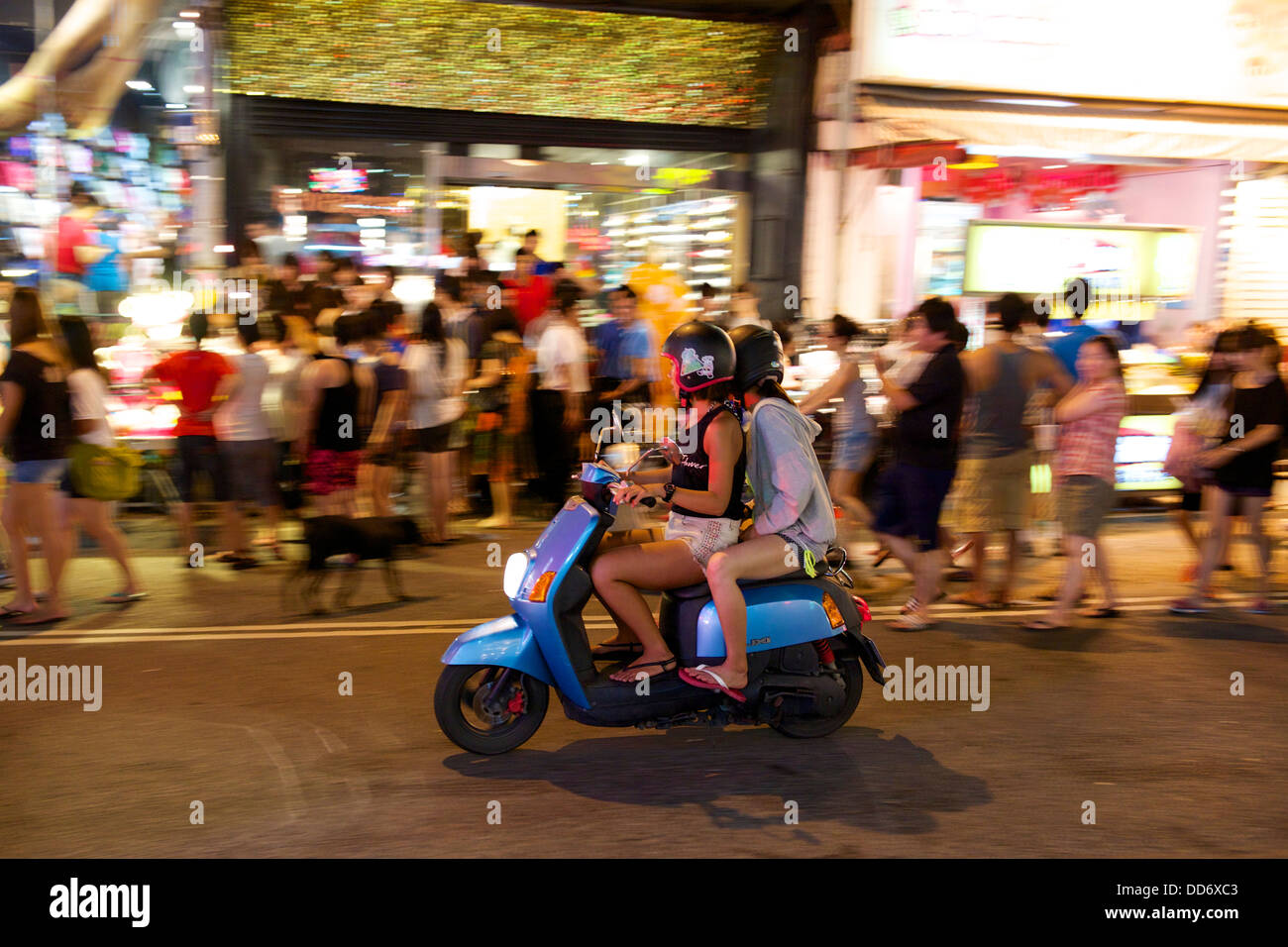 Mopeds are a popular mode of transport in Taiwan Stock Photo - Alamy
