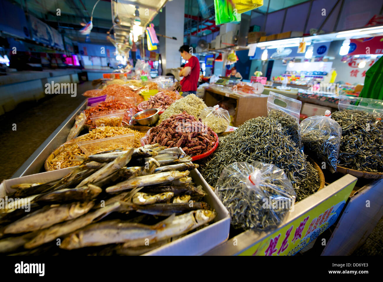 The seafood market in Dongang is full of fresh seafood, dried goods and