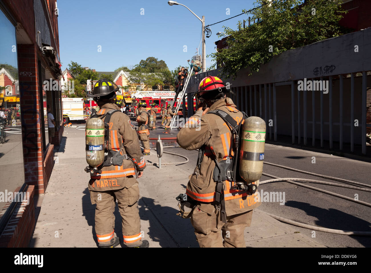 Firefighter uniform scba toronto hires stock photography and images