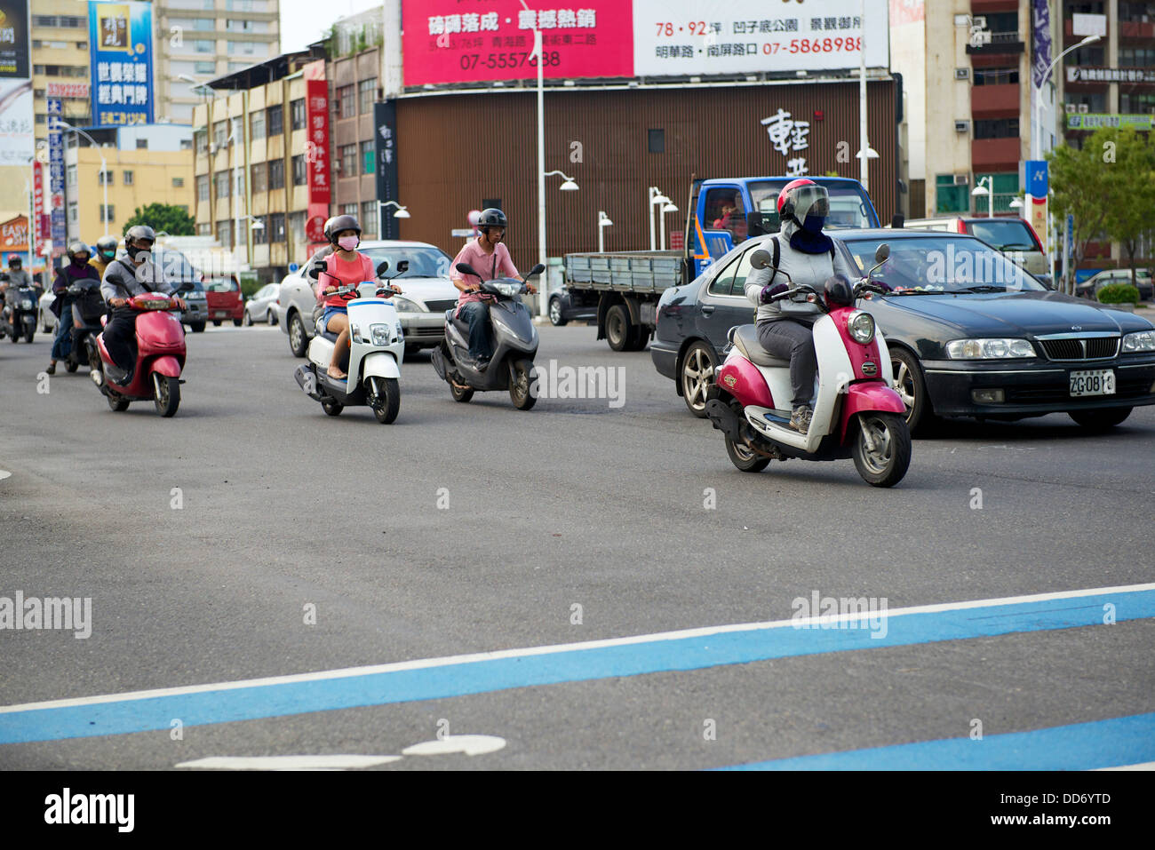 Mopeds in Taiwan are a popular mode of transport Stock Photo - Alamy