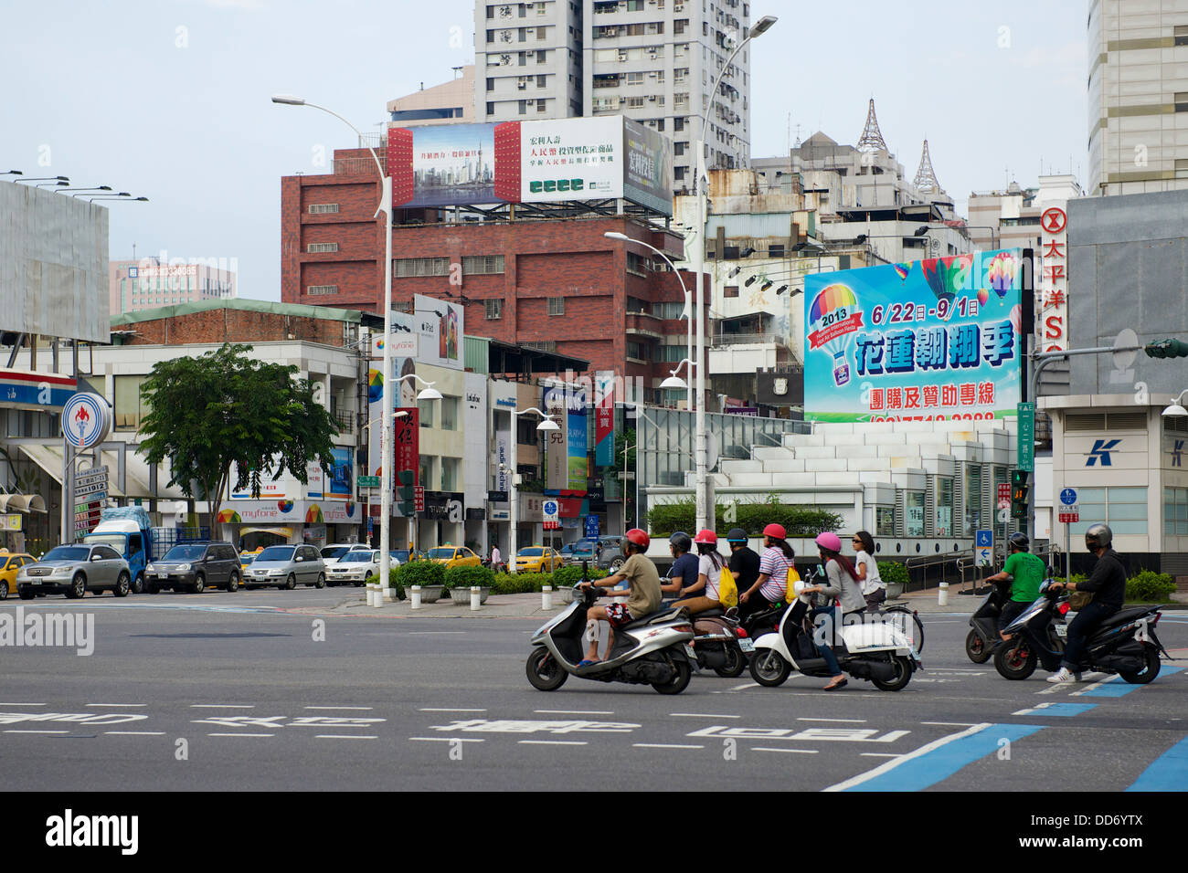 Mopeds in Taiwan are a popular mode of transport Stock Photo - Alamy