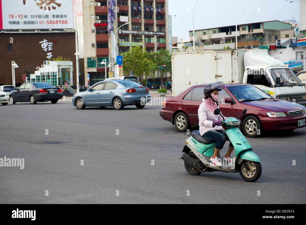 Mopeds in Taiwan are a popular mode of transport Stock Photo - Alamy