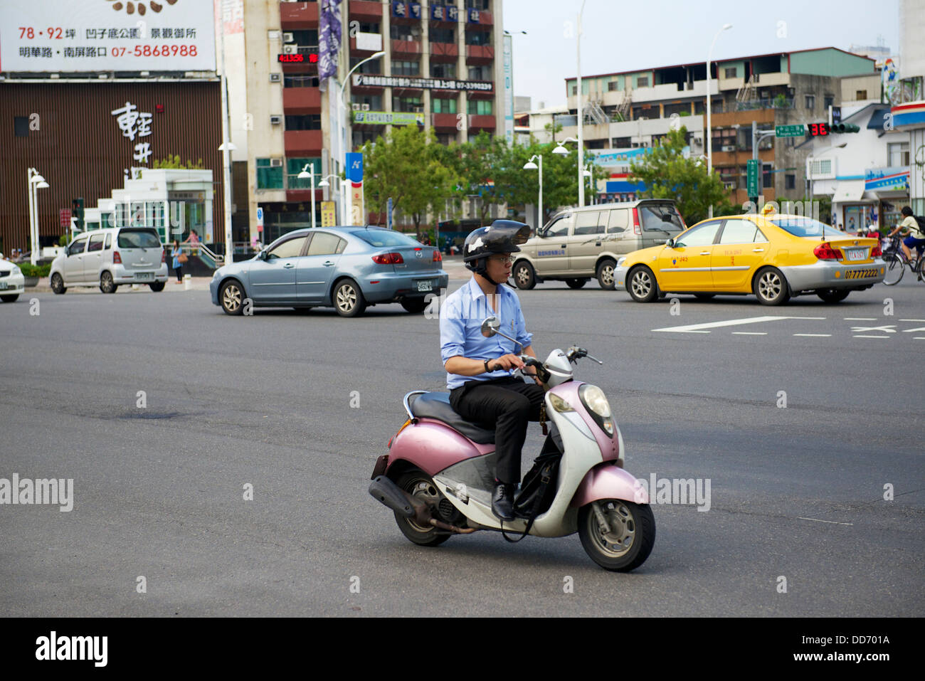 Mopeds in Taiwan are a popular mode of transport Stock Photo - Alamy