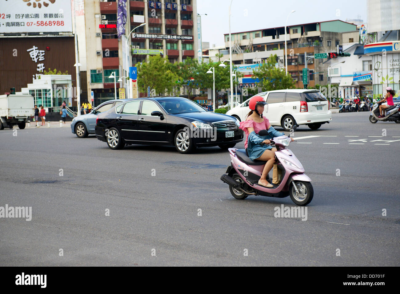 Mopeds in Taiwan are a popular mode of transport Stock Photo - Alamy