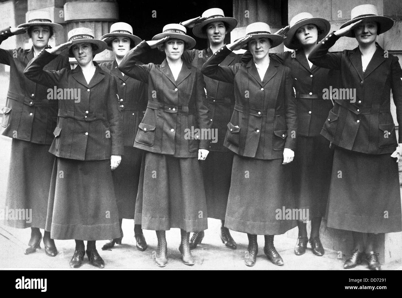 San Francisco Yeomanettes attached to the Naval Reserve, Twelfth District. Over 11,000 enlisted women served as office workers, Stock Photo