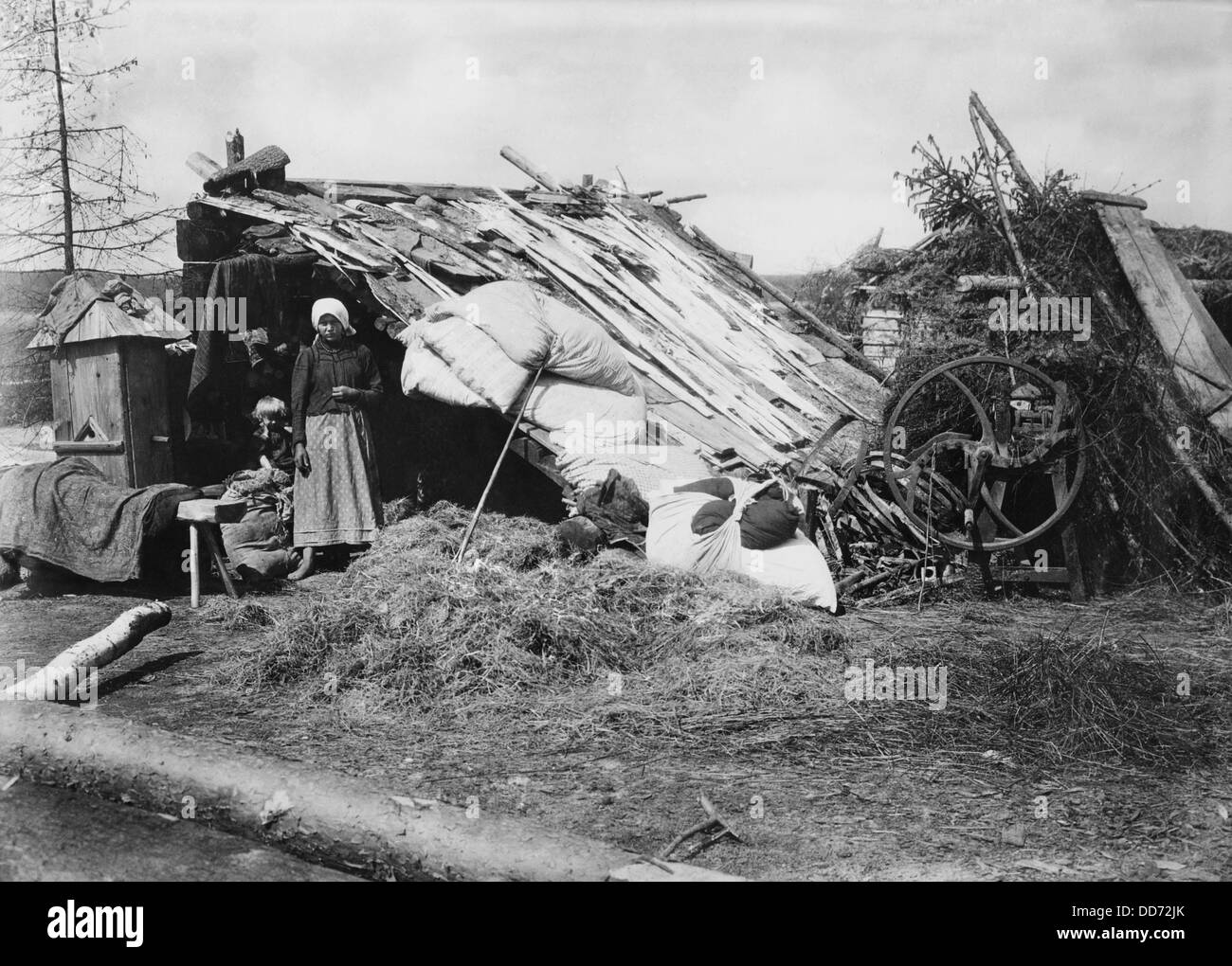 World War 1. Russian Poles in war zone living in ruins. The Eastern ...