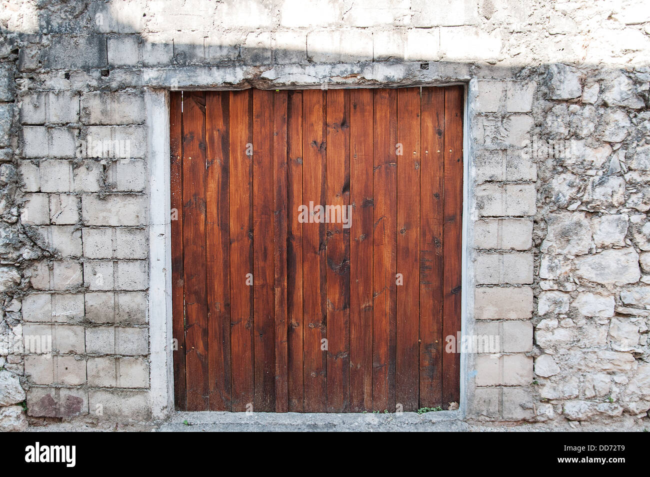 Ancient wooden door in old stone castle wall Stock Photo - Alamy