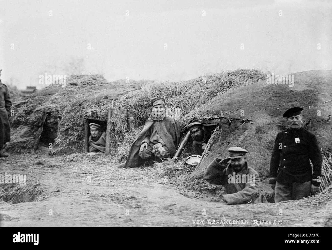 World War 1. Russian prisoners of war at Stettin, Prussia, in their dug out shelters. An estimated 90% of Russian POW's Stock Photo
