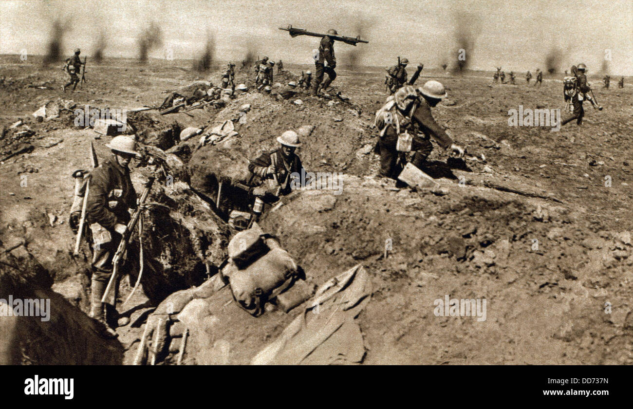 World War 1 Battle Of The Somme British Infantry Attack German Stock Photo Alamy World War 1 Battle Of The Somme British Infantry Attack German Stock Photo Alamy