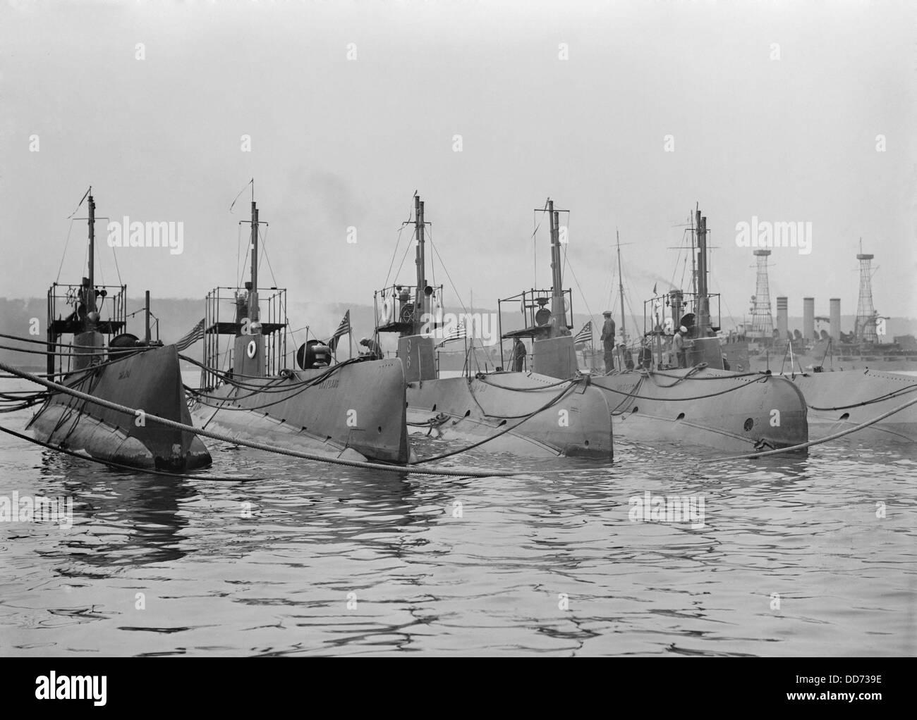 U.S. submarines participating in a naval review in New York City. 1911. L to R: Salem, Grayling, Itarpon, Octopus, Bonita, and Stock Photo