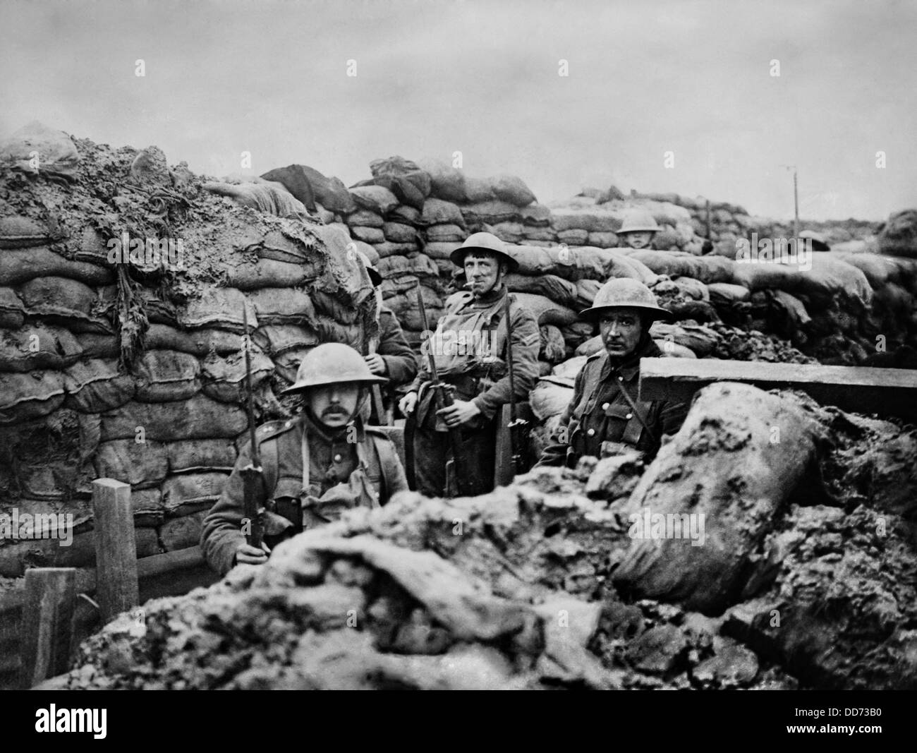 British World War 1 soldiers in a front Line trench. 1915-18. (BSLOC 2012 4 137) Stock Photo