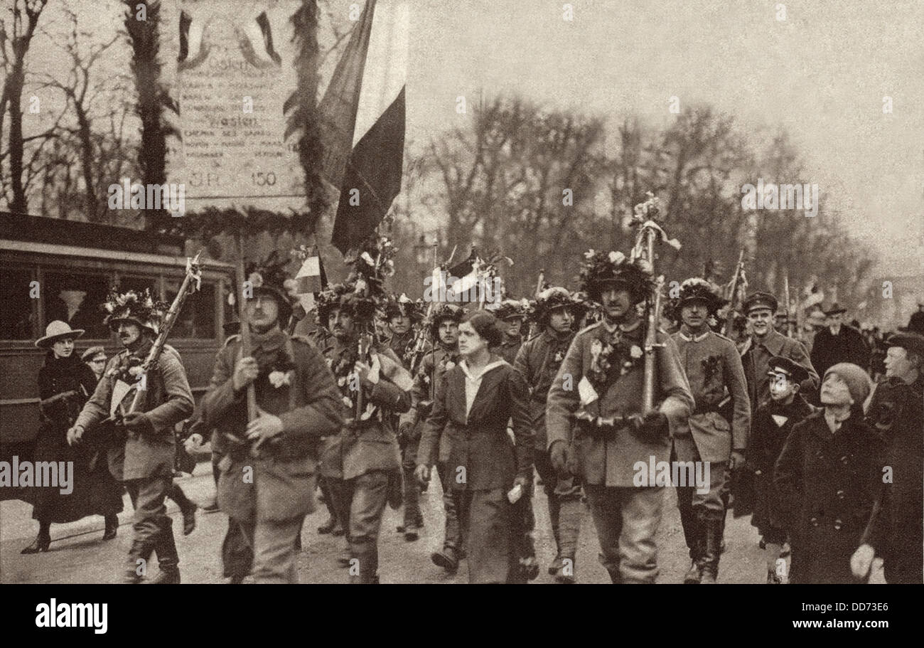 German soldiers welcomed home from World War 1. 1918. Berlin mothers, wives, and children met the soldiers arriving home from Stock Photo