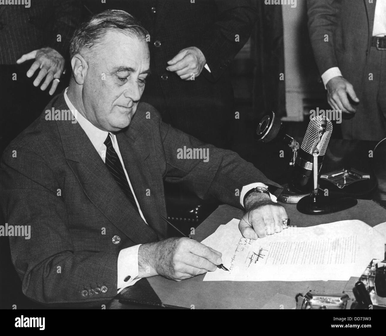 Franklin Roosevelt signing the Burke-Wadsworth Conscription Act. Sept. 16, 1940. The Selective Training and Service Act of Stock Photo