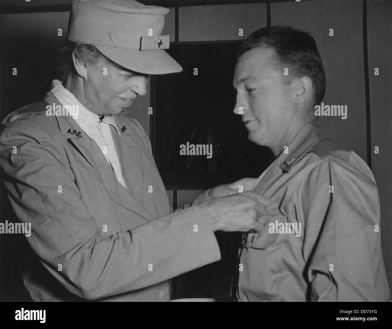 Eleanor Roosevelt pins a medal on a soldier in New Caledonia. Sept. 15, 1943. She was at the Allied base on the island of Stock Photo