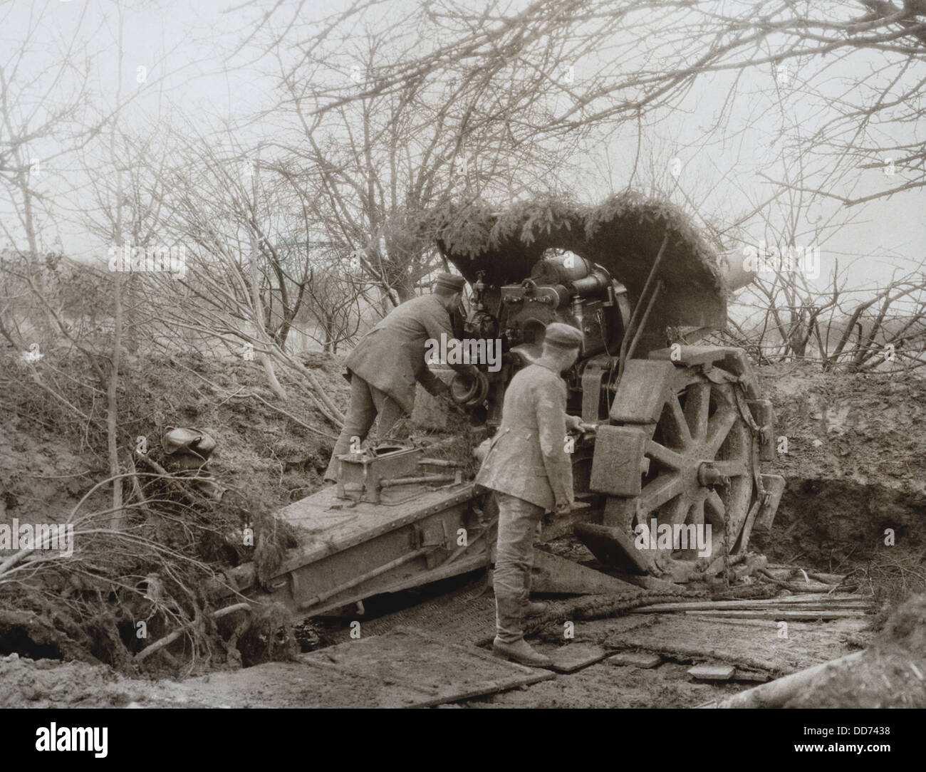 German Soldiers at a camouflaged Howitzer during World War 1. 1914-15. Artillery was the major weapon of WW1, accounting for Stock Photo