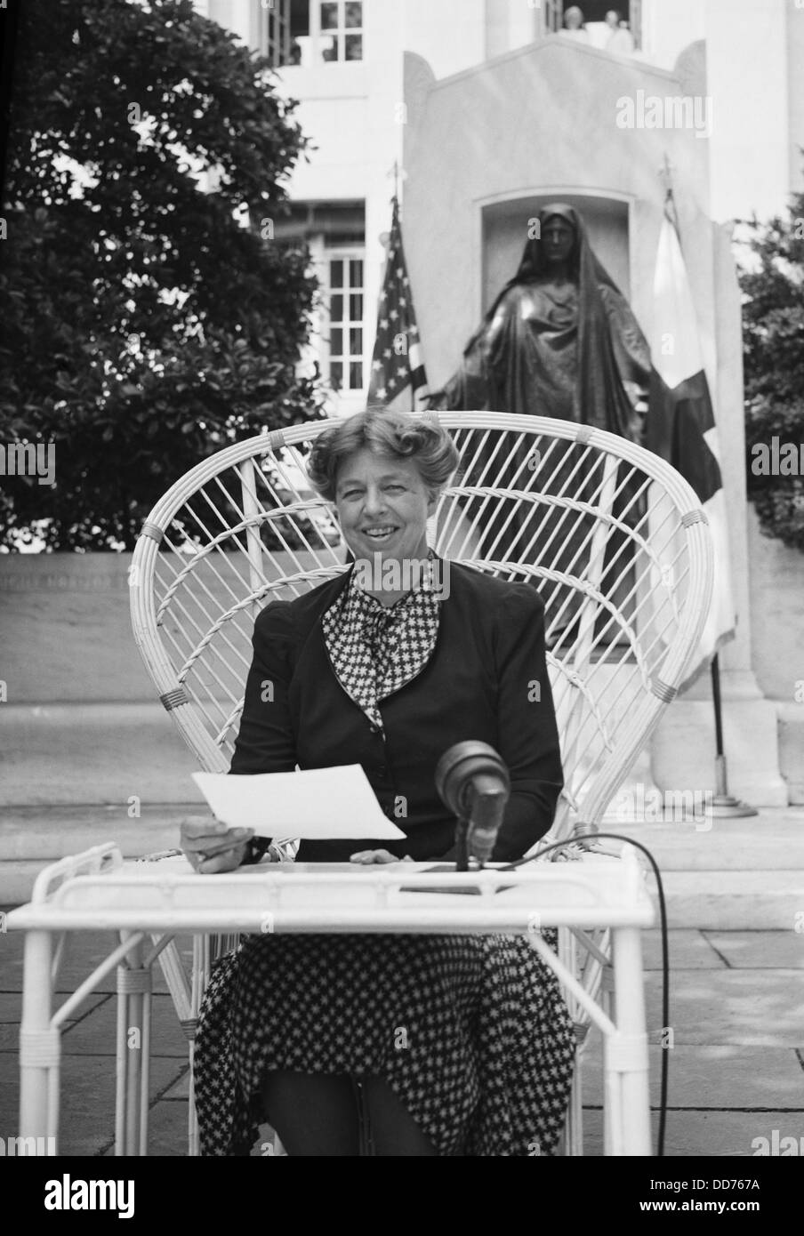 Eleanor Roosevelt broadcasting from Red Cross headquarters. She appealed for contributions to aid victims of the European War. Stock Photo
