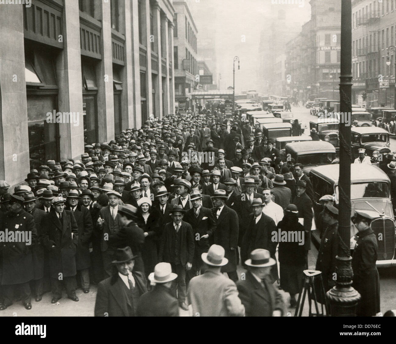 Crowd of applicants at Broad of Health for permits to sell beer in NYC