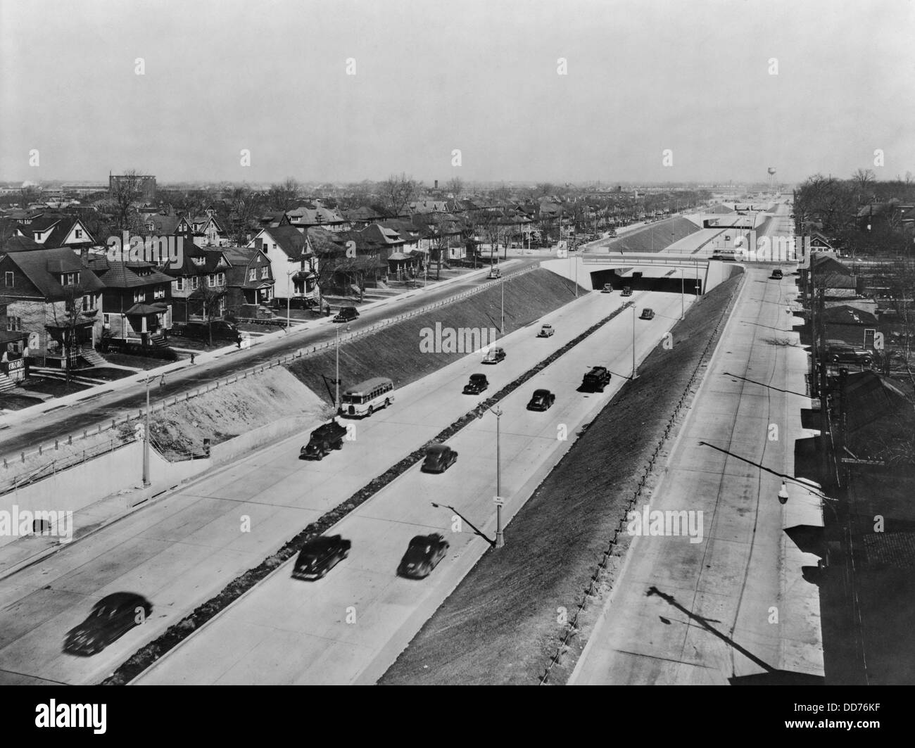 Davison Highway, built in 194142, was a depressed sixlane, limited