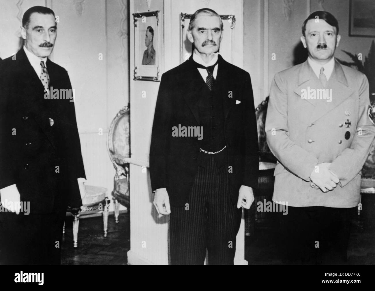 Neville Chamberlain, British Prime Minister in Munich. He stands between Sir Neville Henderson (left) and Adolf Hitler, in Stock Photo