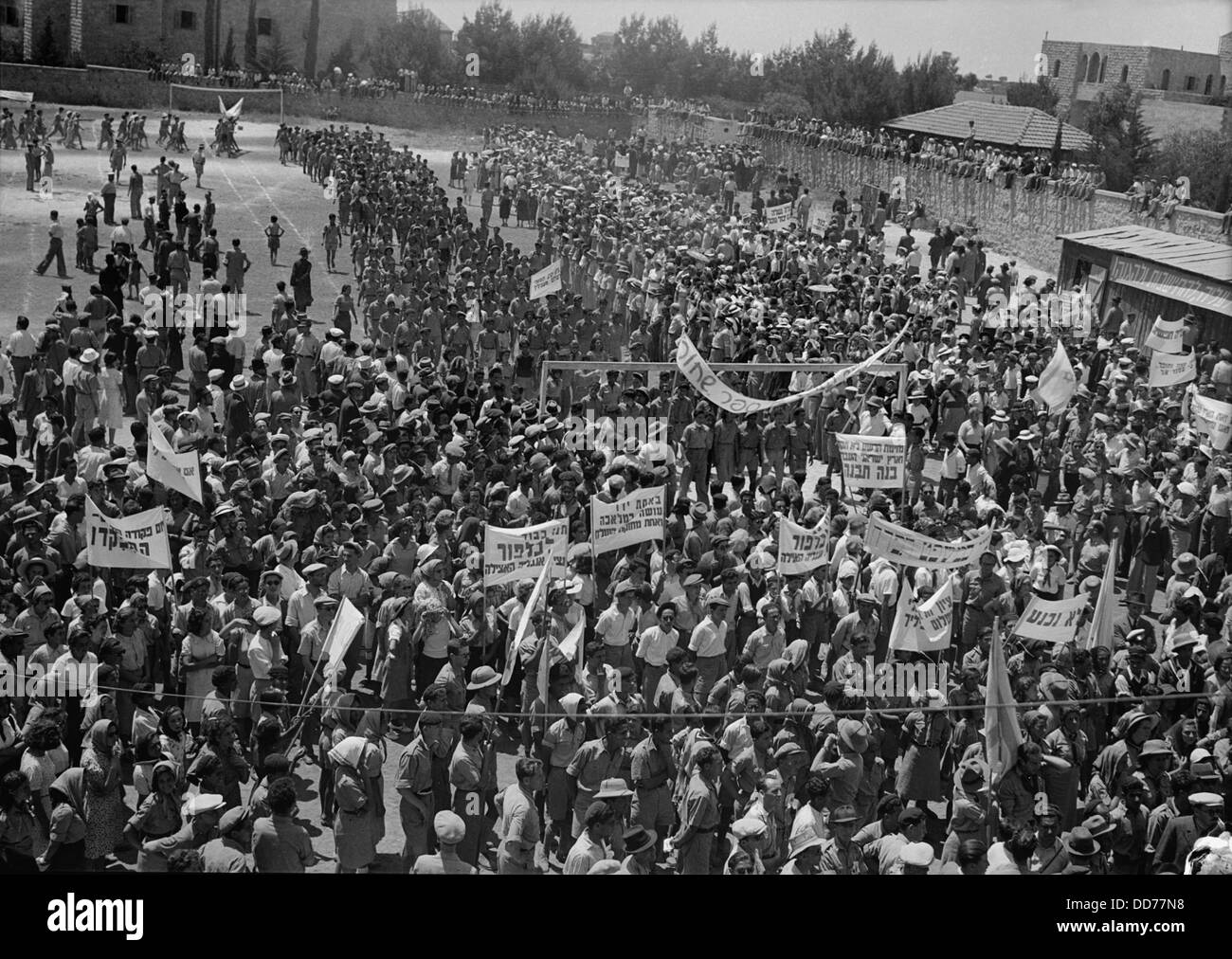 Jewish protest against Palestine White Paper, May 18, 1939. Demonstration at the Rehavia gymnasium in Jerusalem. The policy Stock Photo