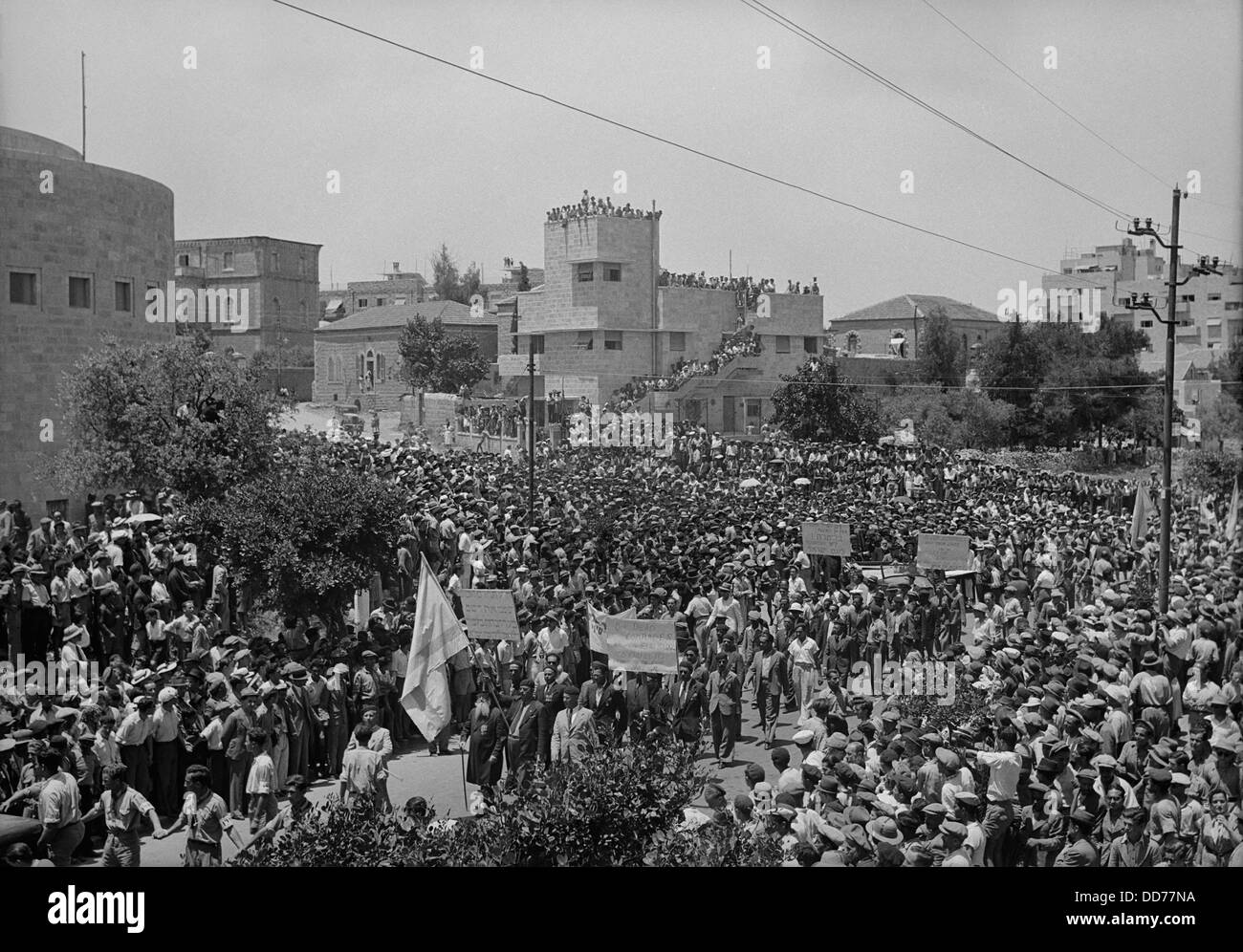 Jewish protest against Palestine White Paper, May 18, 1939. Procession outside the Yeshurun Synagogue on King George Ave., Stock Photo