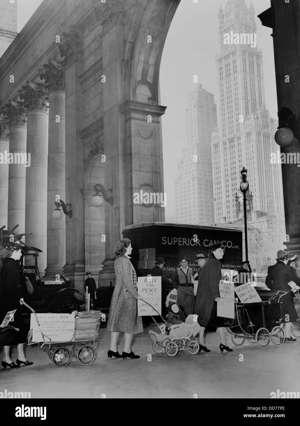 Mothers protest to keep America out of war, Nov. 8, 1939. Women with baby carriages marching for peace in New York City, with Stock Photo