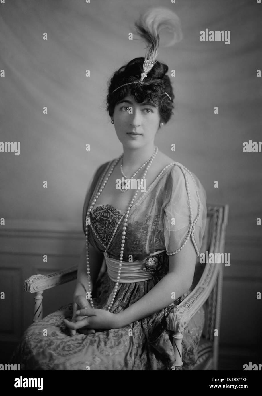 Evalyn Walsh Mclean wearing the Hope Diamond, ca. 1912. The wealthy young couple, Edward and Evalyn Mclean, purchased the Hope Stock Photo