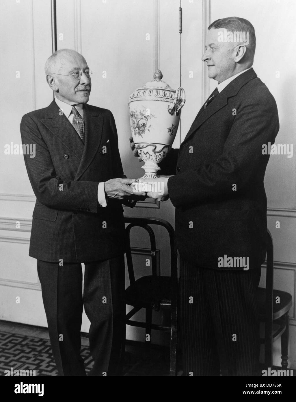 American philanthropist Julius Rosenwald is honored. May 14, 1930. German Consul General H.F. Simon presents a gift from Stock Photo